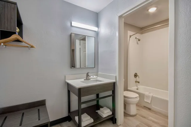 غرفة ديلوكس بسرير مزدوج بمطبخ، Studio6 Rosenberg, TX 4/4