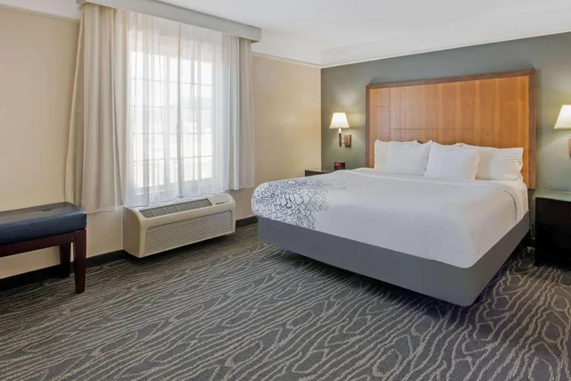 جناح ديلوكس بسرير كينج بإطلالة على الجبل لذوي الإعاقة، La Quinta Inn & Suites by Wyndham Ruidoso Downs 2/10