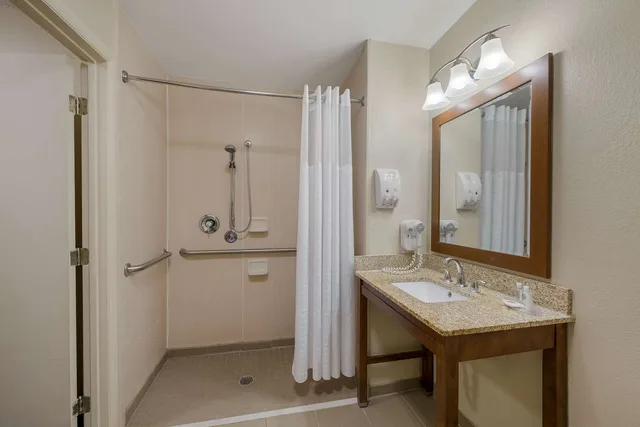 غرفة بسرير كينج لذوي الإعاقة، Comfort Inn Fayetteville I-95 4/4