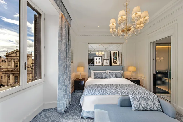 غرفة سوبيريور بسرير كينج، The St Regis Rome 3/9