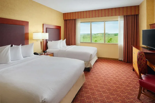 جناح بسرير كينج وسريرين مزدوجين بغرفتي نوم، Embassy Suites by Hilton Charlotte Concord Golf Resort & Spa 2/10
