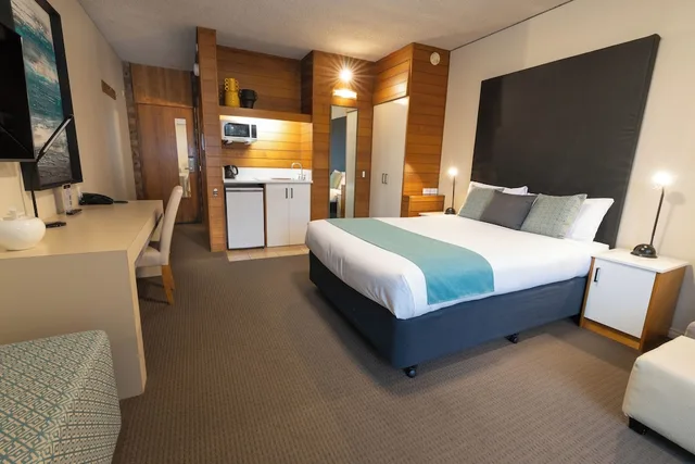 Deluxe, Queen Bed, Sovereign Park Motor Inn 7/10