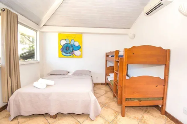 غرفة كومفورت رباعية بسرير مزدوج وسرير بطابقين، Bamboo Buzios Hostel 3/4