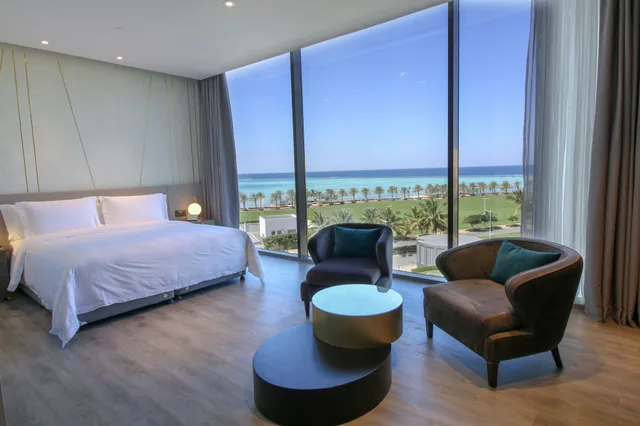 استوديو بريميوم بسرير كينج بإطلالة على البحر، فندق فيوز(Views Hotel And Residence) 2/4