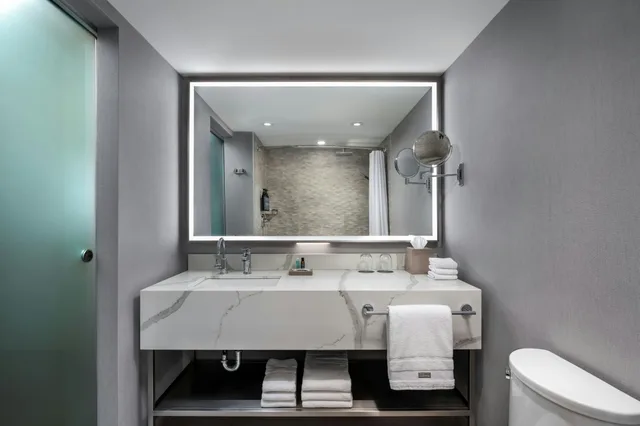غرفة بريميوم، The Westin Harbour Castle, Toronto 1/1
