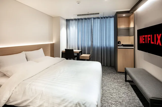 غرفة قياسية بسرير كوين، Icheon J Hotel 1/5