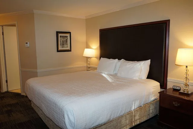 Efficiency, King Bed, Wingate by Wyndham Bellingham Heritage Inn 2/3