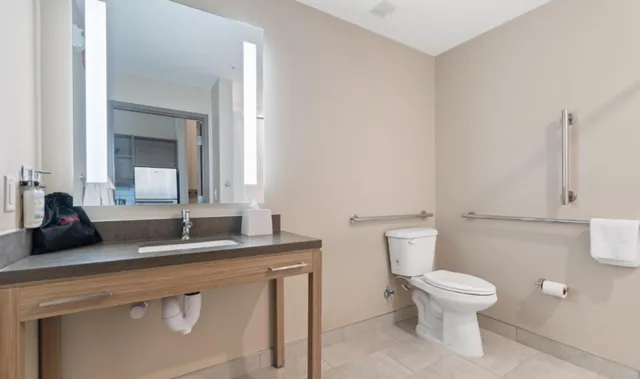 غرفة بسرير كينج لذوي الإعاقة، Candlewood Suites Perry-National Fairground Area by IHG 4/4