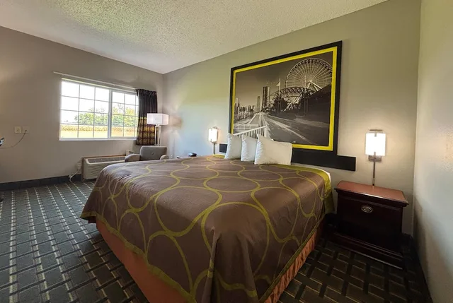 غرفة بسرير كينج لذوي الإعاقة، Super 8 by Wyndham Mt. Carmel IL 3/10
