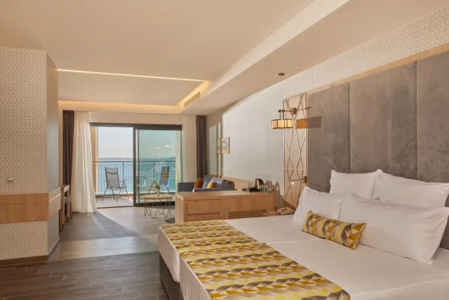 Junior Suite, Sea Front، Secrets Sunny Beach Resort & Spa - Adults Only 2/3