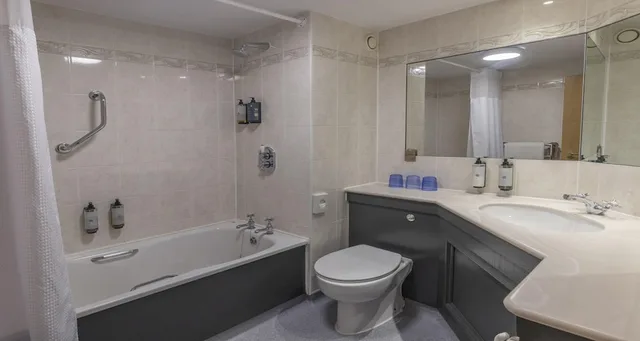 جناح بسرير مزدوج مع أريكة، Glasgow Argyle Hotel, BW Signature Collection 3/4