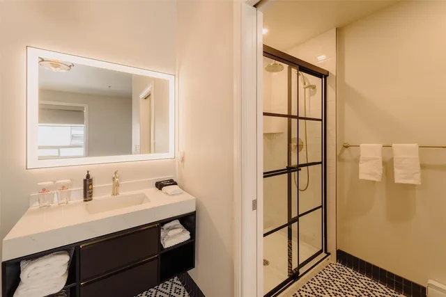 غرفة قياسية بسرير كينج، Mercer Hotel Downtown BW Premier Collection 6/10