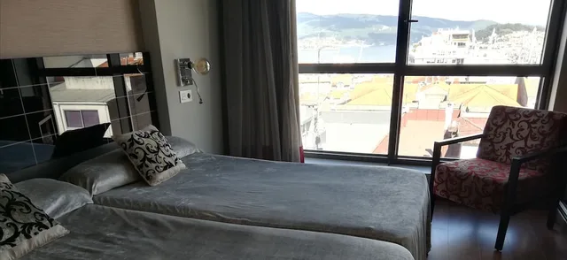 Club, Single, Queen Bed, Sea View, Silken Axis Vigo 2/2