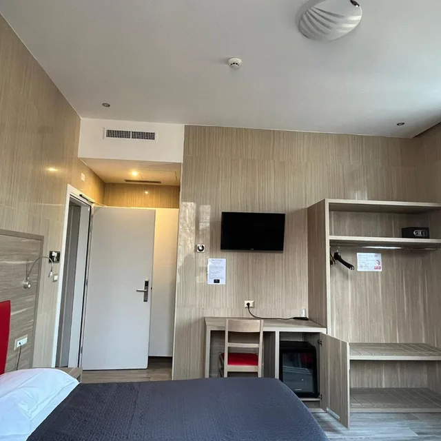 غرفة رباعية بسرير فردي، Hotel Midway 8/10