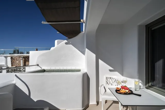 Superior, Double Bed, Caldera View, Outdoor Jetted Tub، Kasimatis by La Perla (ex Kasimatis Suites) 4/6