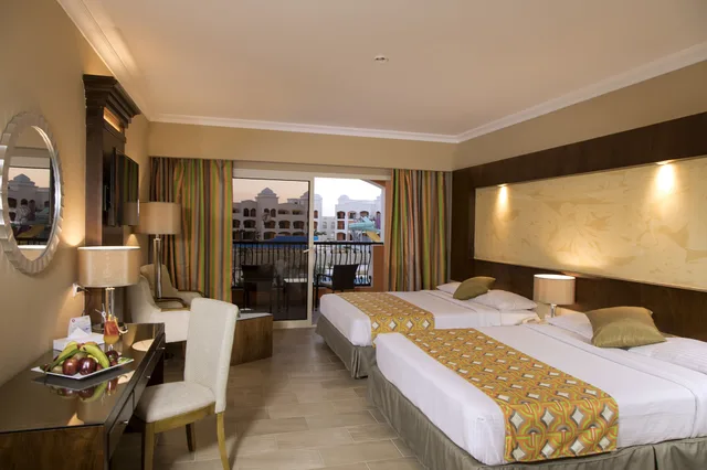 غرفة قياسية بسريرين منفصلين بإطلالة على المسبح، Naama Waves Hotel 2/4