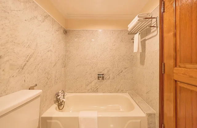 Superior, Executive, Double Bed, Ramana Hotel Saigon 3/3