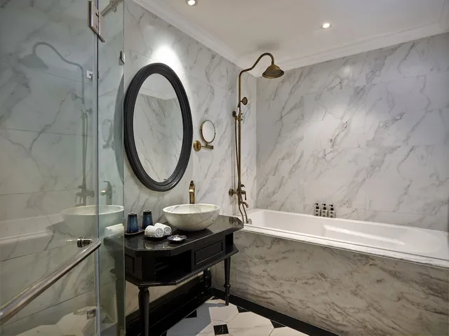 جناح تنفيذي بسرير كينج بشرفة، Aira Boutique Hanoi Hotel & Spa 2/2