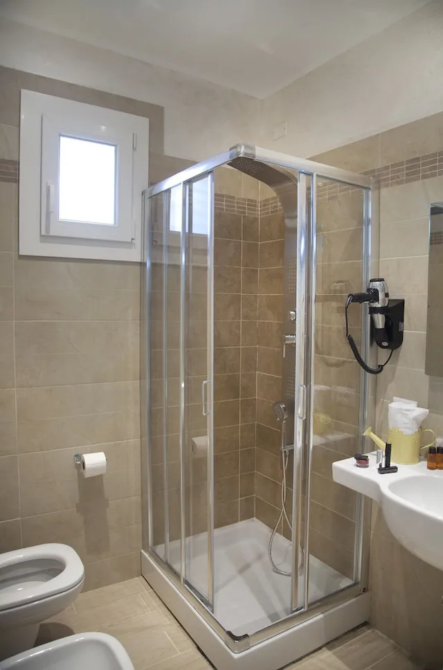 غرفة مفردة، Hotel Britannia 11/11
