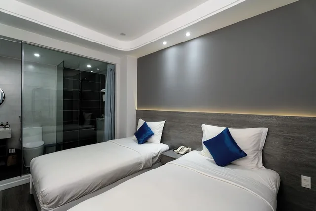 غرفة ديلوكس بسرير مزدوج أو سريرين منفصلين، Ruby Saigon Hotel and Suite Ben Thanh 1/5