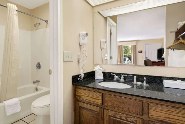 غرفة قياسية بسرير كينج، Baymont By Wyndham Eufaula 4/4