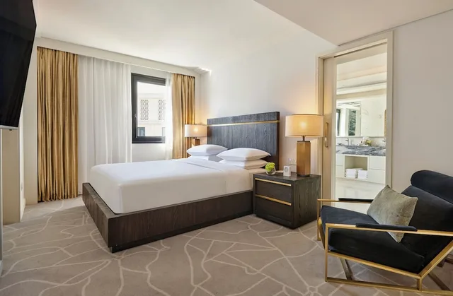 غرفة كلوب بسرير كينج، Hyatt Regency Addis Ababa 3/7