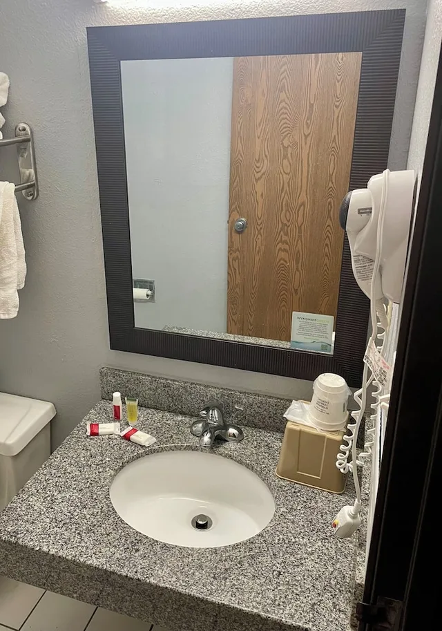 غرفة قياسية بسرير كوين لذوي الإعاقة، Super 8 by Wyndham Corbin/London KY 4/6