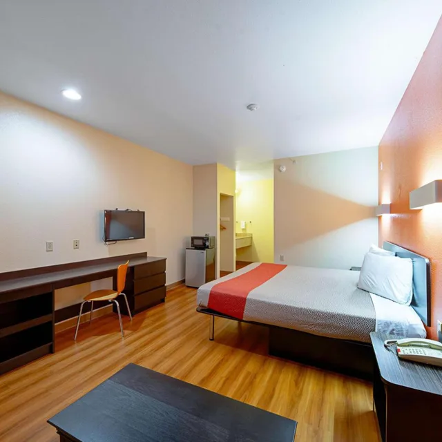غرفة بسرير كينج للمدخنين، Motel6 Rhome, TX 4/10