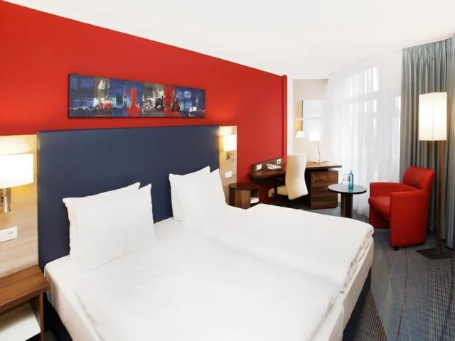 Superior, Twin Beds, H Hotel Koln Bruhl 4/10