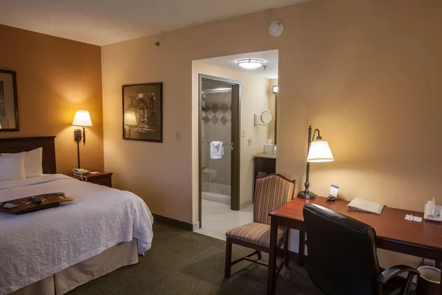 استوديو بسرير كينج، Hampton Inn Suites Stillwater 1/3
