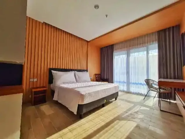 غرفة ديلوكس بسرير كينج، Raja Hotel Kuta Mandalika Resort & Convention 3/8