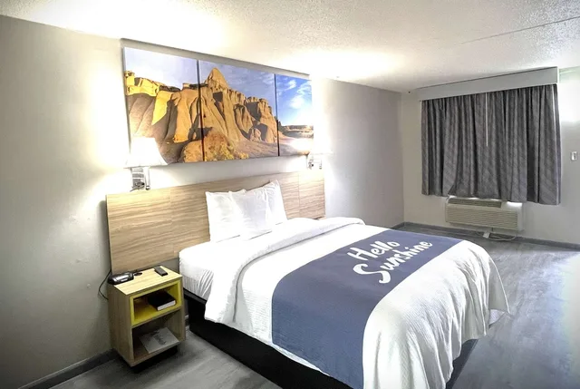 Efficiency, Queen Bed، Days Inn by Wyndham Salina South 4/10