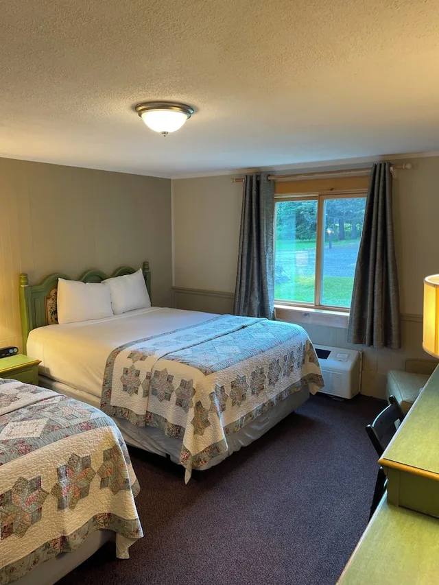 غرفة ديلوكس بسريرين كوين، NORTHERN LIGHTS LODGE 3/9