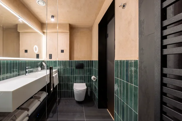 جناح جونيور، Nomadic Urban Premium Suites 2/2