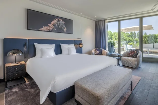Junior Suite, King Bed, Steigenberger Europaischer Hof 2/9