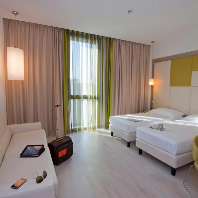 غرفة ثلاثية، AS Hotel Limbiate Fiera 2/10