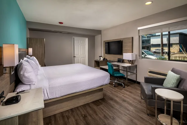 غرفة بسرير كينج لذوي الإعاقة، Travelodge By Wyndham LAX South 8/10