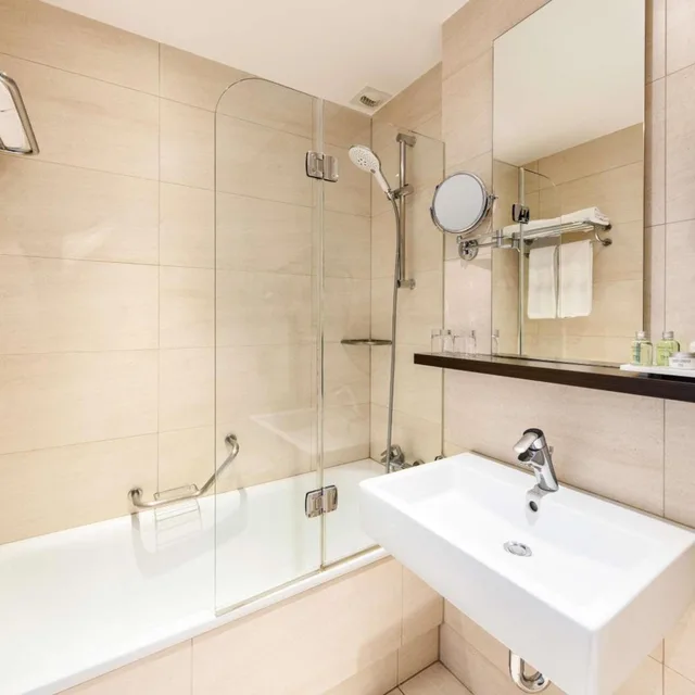 غرفة سوبيريور بسرير مزدوج أو سريرين منفصلين، Hotel NH Brussels Stephanie 6/8