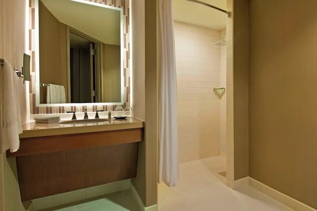 غرفة تقليدية بسرير كوين، The Westin Peachtree Plaza Atlanta 3/3