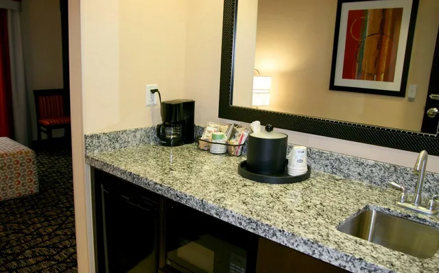 جناح استوديو بسرير كينج مع أريكة، Hampton Inn and Suites Salt Lake City / Univ Foothill Dr UT 4/4