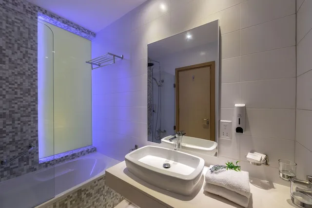 Classic, Twin Beds, Partial Sea View, Vrissaki Beach Hotel 4/4
