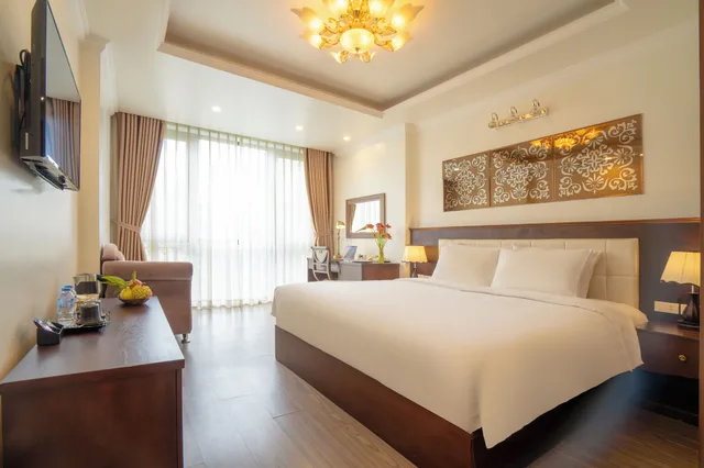 City, 1 Queen and 1 Single Bed، King Palace Hotel & Spa 3/6