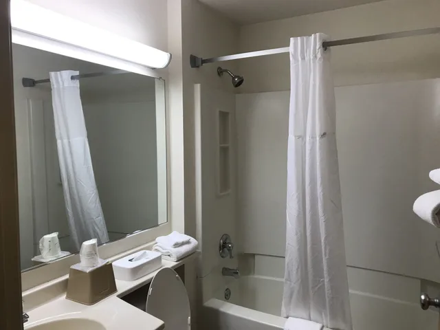 غرفة بسرير كينج، Super 8 by Wyndham Canonsburg/Pittsburgh Area 3/3