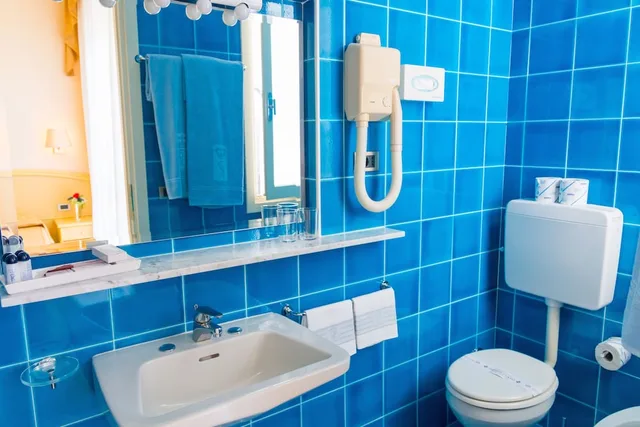 غرفة سوبيريور بسرير مزدوج وسرير فردي بإطلالة على البحر، Hotel Principe 4/5