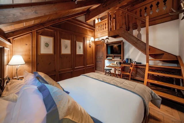 غرفة كومفورت فاخرة بسرير مزدوج وسريرين منفصلين، Ambra Cortina Luxury Fashion Boutique Hotel 4/10