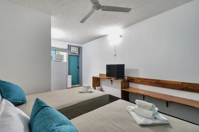 City, Twin Beds, Capitanos Darwin 2/3