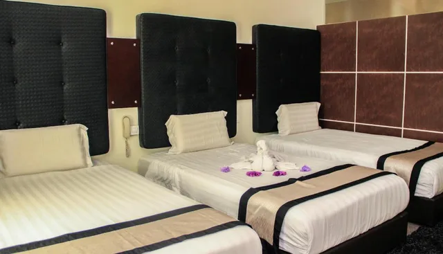 غرفة ملكية ديلوكس ثلاثية بثلاثة أسرّة، Shervinton Executive Boutique Hotel 4/8