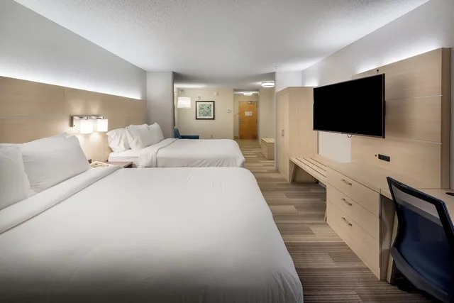 Suite, 2 Queen Beds, Extra Floor Space، Holiday Inn Express Hotel & Suites Daphne 1/3