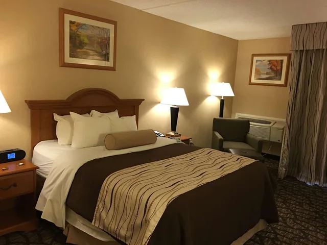 غرفة بسرير كوين، Best Western Clifton Park 1/3