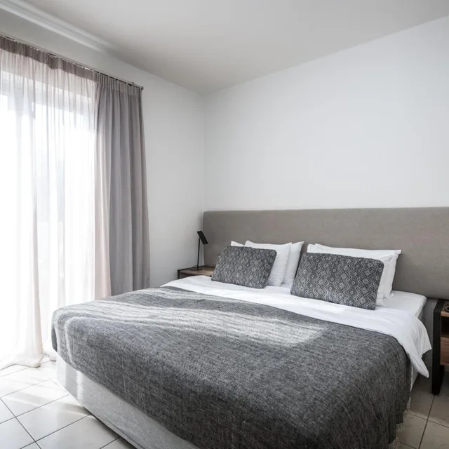 جناح جونيور، More Meni Residence and Suites 1/4